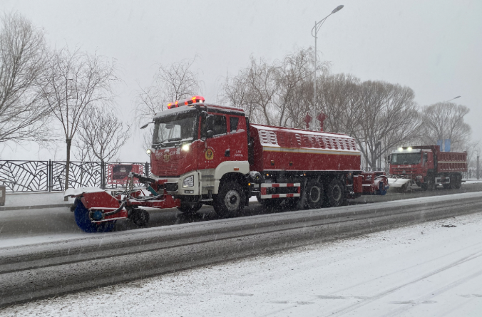 球盟会环境除冰雪装备全力投入破冰作业，助力北京道路交通安全